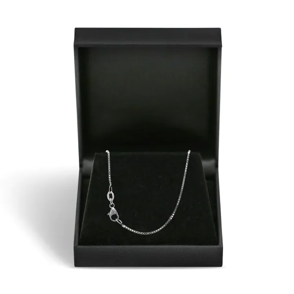Goldkette als Venezianerkette in Weißgold 750 / 18K, 38 cm lang, 0,9 mm breit, Gewicht ca. 3.1 g.