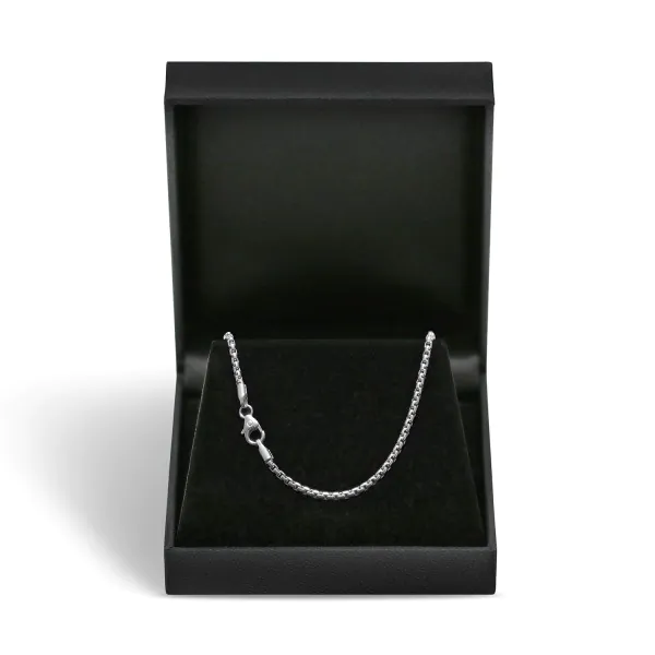 Goldkette als Venezianerkette rund geschlagen in Weißgold 750 / 18K, 36 cm lang, 2 mm breit, Gewicht ca. 9.3 g.