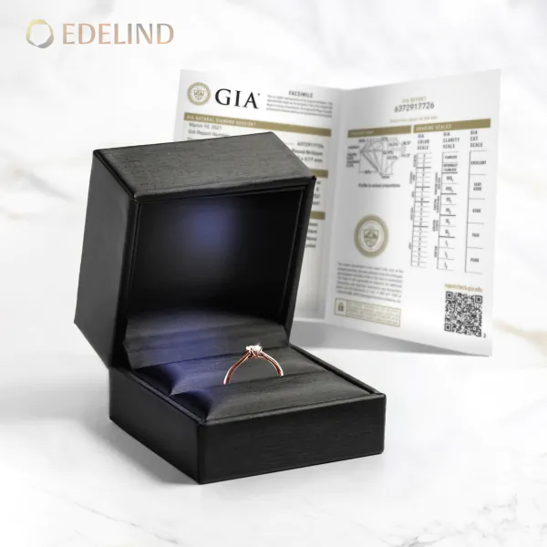 0,30 Karat Diamant Verlobungsring mit GIA Zertifikat, Rotgold 585 / 14K, Breite 1,7 mm,Weite 52 mm, Gewicht ca. 2.6 g.