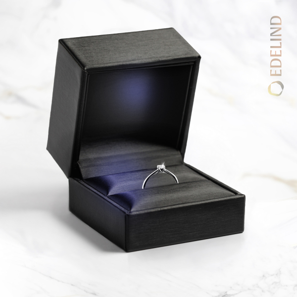 0,20 Karat Diamant Verlobungsring, Weißgold 750 / 18K, Weite 55 mm, Gewicht ca. 2.39 g.