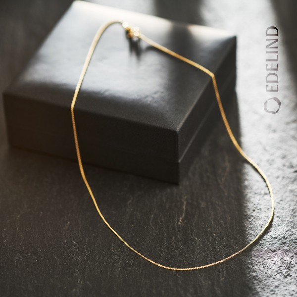 Goldkette als Ankerkette rund in Gelbgold 375 / 9K, 40 cm lang, 0,8 mm breit, Gewicht ca. 0.8 g.