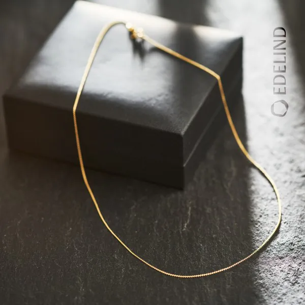 Goldkette als Ankerkette rund in Gelbgold 333 / 8K, 45 cm lang, 0,8 mm Breit, Gewicht ca. 0.8 g.