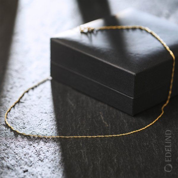 Goldkette als Singapurkette in Gelbgold 585 / 14K, 45 cm lang, 1 mm Breit, Gewicht ca. 0.8 g.