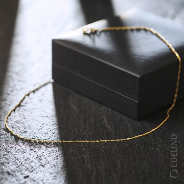 Goldkette als Singapurkette in Gelbgold 585 / 14K, 34 cm lang, 1 mm Breit, Gewicht ca. 0.6 g.
