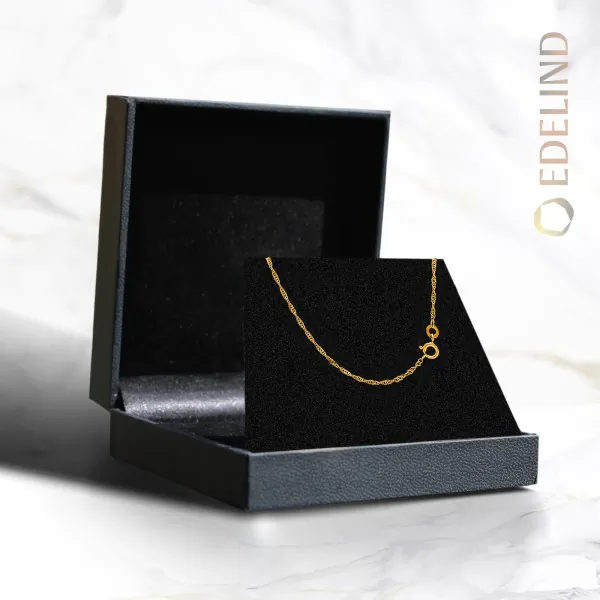 Goldkette als Singapurkette in Gelbgold 750 / 18 Karat, 85 cm lang, 1.4 mm breit, Gewicht ca. 3.7 g.