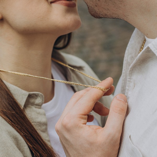 Goldkette als Zwillingspanzerkette in Gelbgold 375 / 9 Karat, 50 cm lang, 3.9 mm breit, Gewicht ca. 4 g.
