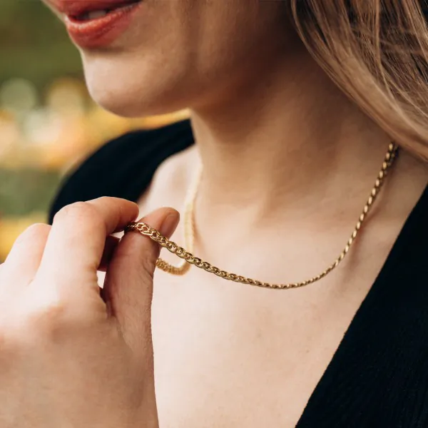 Goldkette als Zwillingspanzerkette in Gelbgold 375 / 9 Karat, 50 cm lang, 4.8 mm breit, Gewicht ca. 7.3 g.