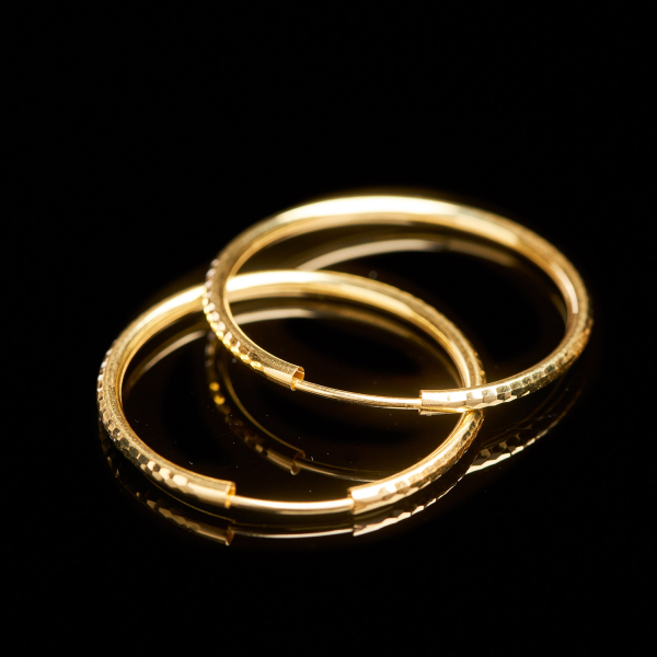 Goldene Creolen, Gelbgold in 2 mm rund mit Muster