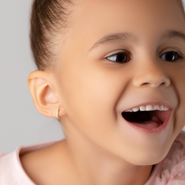 0,07 Karat Diamant Creolen, Gelbgold 750 / 18K, Außendurchmesser 10.3 mm, Breite 1.3 mm, Gewicht ca. 1.0 g