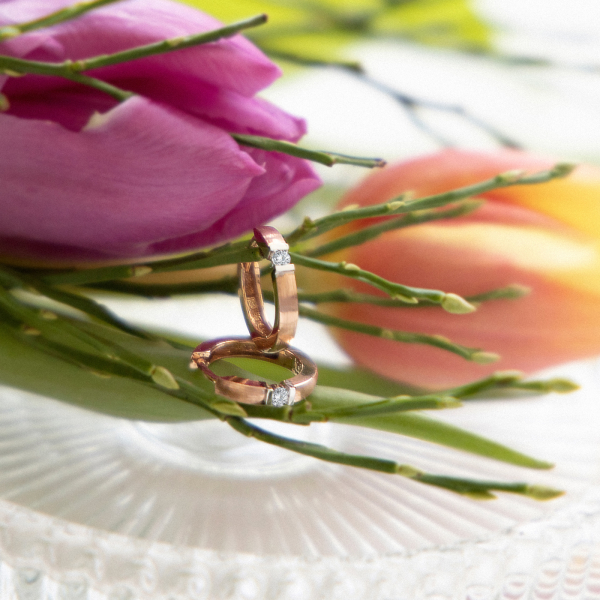 0,06 Karat Diamant Creolen in Rotgold 585 / 14K, Außendurchmesser 13 mm, Breite 2.2 mm, Gewicht ca. 2.05 g