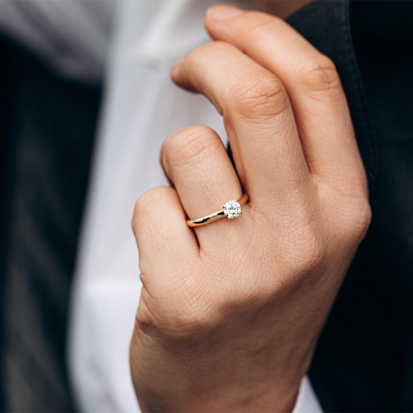 0,50 Karat Diamant Ring mit GIA Zertifikat, Gelbgold 585 / 14K, Breite 1,7 mm,Weite 49 mm, Gewicht ca. 2.7 g.