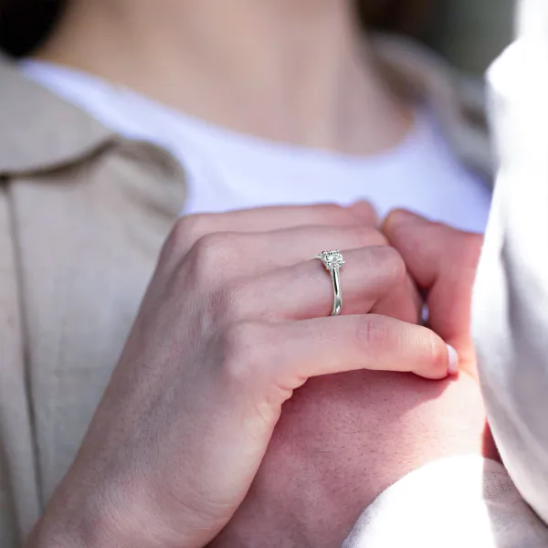 1 Karat Diamant Ring mit GIA Zertifikat, Weißgold 585 / 14K, Breite 1,7 mm,Weite 49 mm, Gewicht ca. 3.5 g.