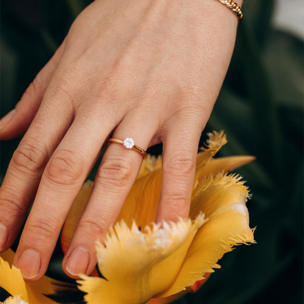 0,40 Karat Diamant Verlobungsring mit GIA Zertifikat, Gelbgold 750 / 18K, Breite 1,7 mm,Weite 51 mm, Gewicht ca. 3.41 g.