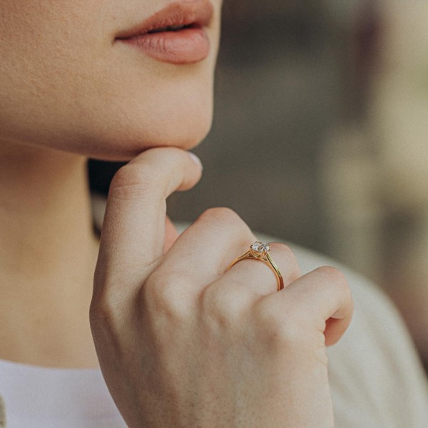 0,70 Karat Diamant Ring mit GIA Zertifikat, Gelbgold 750 / 18K, Breite 1,7 mm,Weite 49 mm, Gewicht ca. 3.41 g.