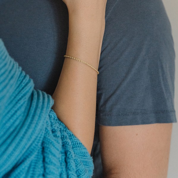 Armband als Kordelkette hohl Leichtversion in Gelbgold 375 / 9K, 19 cm lang, 2,1 mm breit, Gewicht ca. 1.1 g.