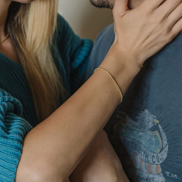 Armband als Kordelkette hohl Leichtversion in Gelbgold 333 / 8K, 19 cm lang, 2.1 mm breit, Gewicht ca. 1.3 g.