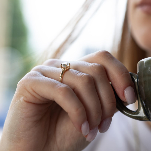 1 Karat Diamant Ring mit GIA Zertifikat, Rotgold 585 / 14K, Breite 1,7 mm,Weite 51 mm, Gewicht ca. 3.5 g.