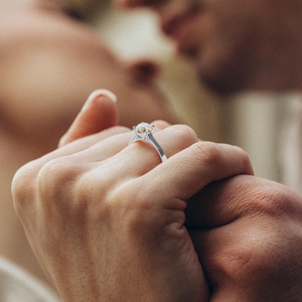 0,70 Karat Diamant Ring mit GIA Zertifikat, Weißgold 750 / 18K, Breite 1,7 mm,Weite 53 mm, Gewicht ca. 3.41 g.