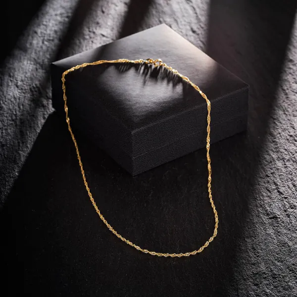 Goldkette als Singapurkette in Gelbgold 750 / 18 Karat, 38 cm lang, 2.9 mm breit, Gewicht ca. 6.5 g.