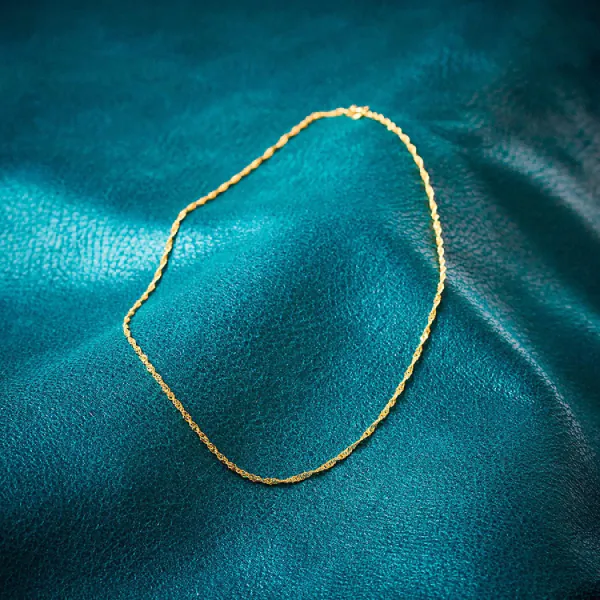 Goldkette als Singapurkette in Gelbgold 750 / 18 Karat, 38 cm lang, 2.9 mm breit, Gewicht ca. 6.5 g.