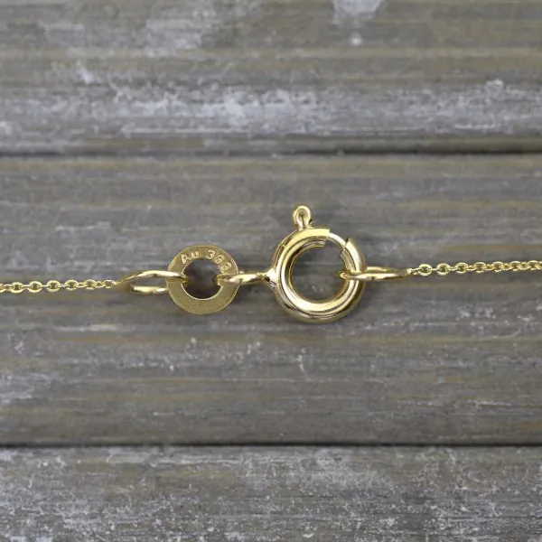 Goldkette als Ankerkette flach in Gelbgold 333 / 8K, 60 cm lang, 0,8 mm breit, Gewicht ca. 1 g.