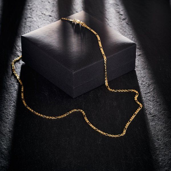 EDELIND Goldkette als Panzerstegkette in Gelbgold 333 / 8K, 42 cm lang, 2,5 mm breit, Gewicht ca. 4 g.