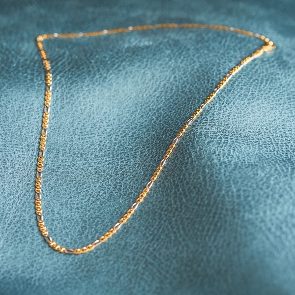 Goldkette als Panzerstegkette in Bicolor Gelbgold / Weißgold 333 / 8K, 42 cm lang, 2,5 mm breit, Gewicht ca. 4 g.