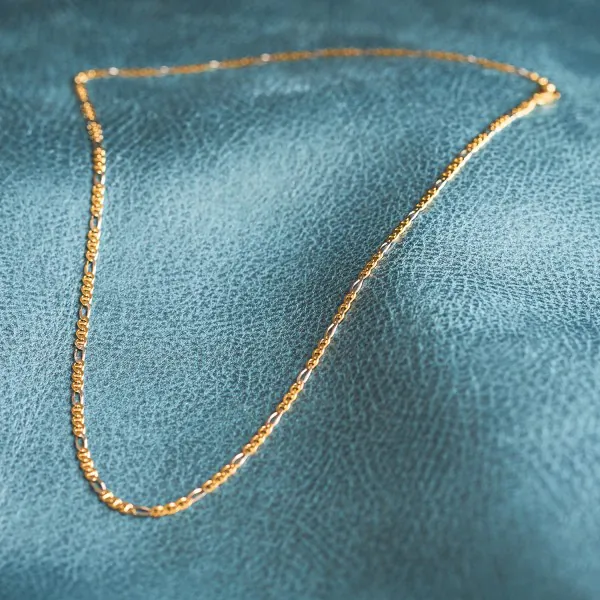 Goldkette als Panzerstegkette Bicolor in Gelbgold / Weißgold 333 / 8K, 55 cm lang, 2,5 mm breit, Gewicht ca. 5.3 g.