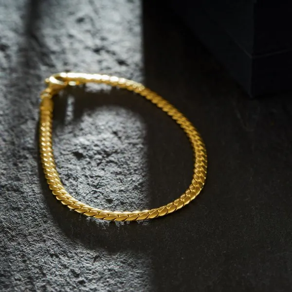 Armband als Panzerkette weit in Gelbgold 333 / 8K, 18,7 cm lang, 3,6 mm breit, Gewicht ca. 5.8 g.