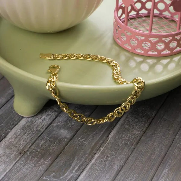 Armband als Zwillingspanzerkette in Gelbgold 375 / 9 Karat, 21 cm lang, 4.8 mm breit, Gewicht ca. 3.3 g.