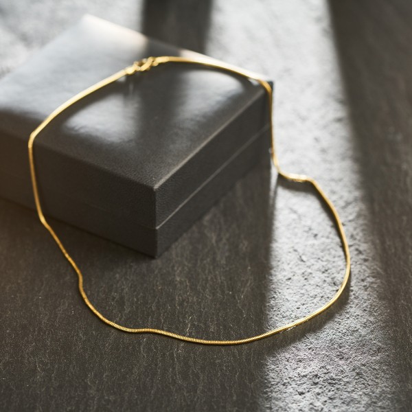 Goldkette als Schlangenkette in Gelbgold 333 / 8K, 40 cm lang, 1,4 mm breit, Gewicht ca. 3.2 g.