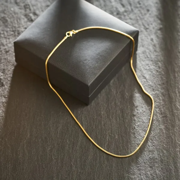 Goldkette als Schlangenkette in Gelbgold 375 / 9K, 50 cm lang, 1,6 mm breit, Gewicht ca. 5.2 g.