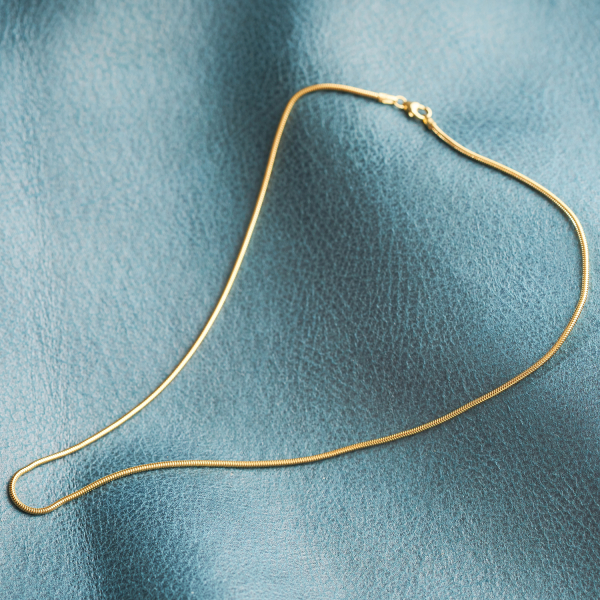 Goldkette als Schlangenkette in Gelbgold 375 / 9K, 45 cm lang, 1,6 mm breit, Gewicht ca. 4.7 g.