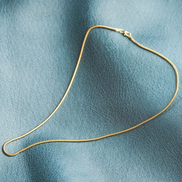 Goldkette als Schlangenkette in Gelbgold 375 / 9K, 50 cm lang, 1,6 mm breit, Gewicht ca. 5.2 g.