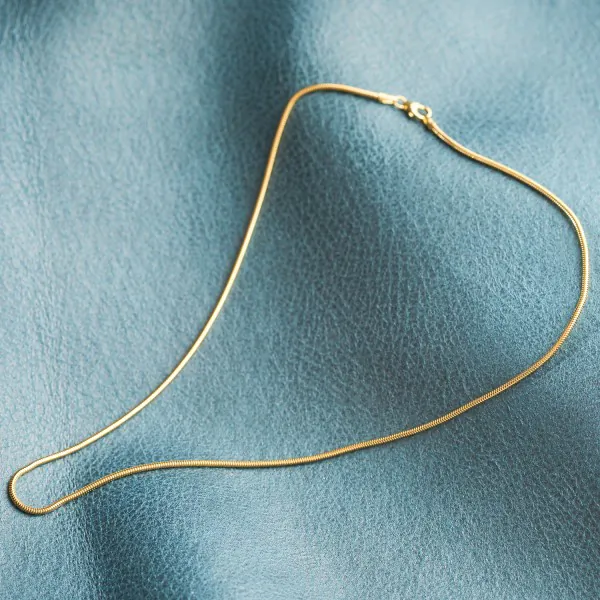 Goldkette als Schlangenkette in Gelbgold 585 / 14K, 40 cm lang, 1,6 mm breit, Gewicht ca. 5.3 g.