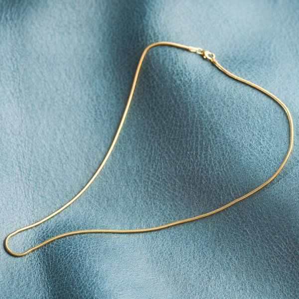 Goldkette als Schlangenkette in Gelbgold 585 / 14K, 50 cm lang, 1,6 mm breit, Gewicht ca. 6.3 g.