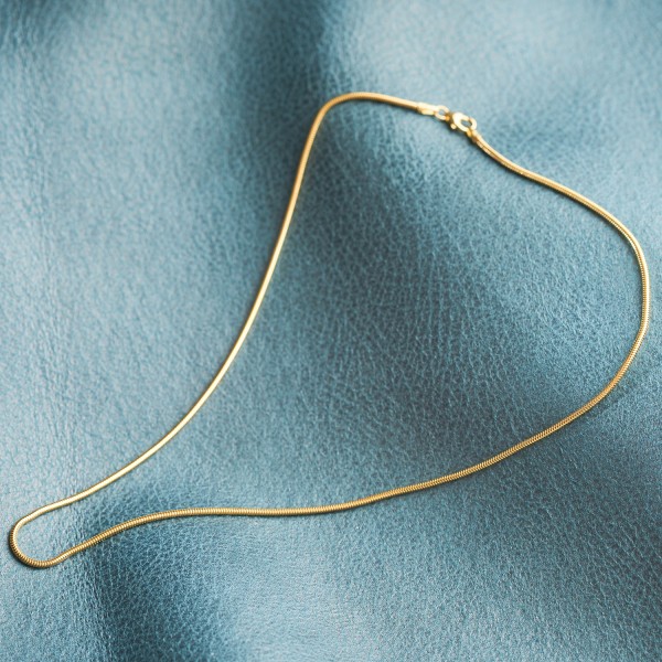 Goldkette als Schlangenkette in Gelbgold 333 / 8K, 55 cm lang, 1,6 mm breit, Gewicht ca. 5.8 g.