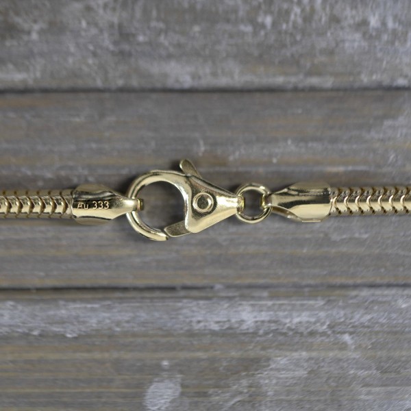 Goldkette als Schlangenkette in Gelbgold 333 / 8K, 42 cm lang, 2,4 mm breit, Gewicht ca. 10.5 g.