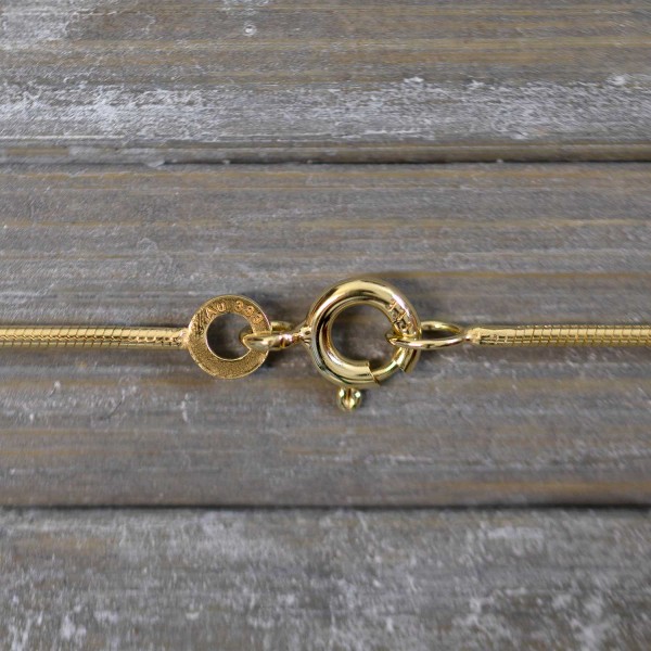 Goldkette als Schlangenkette in Gelbgold 333 / 8K, 36 cm lang, 1,1 mm breit, Gewicht ca. 3.3 g.