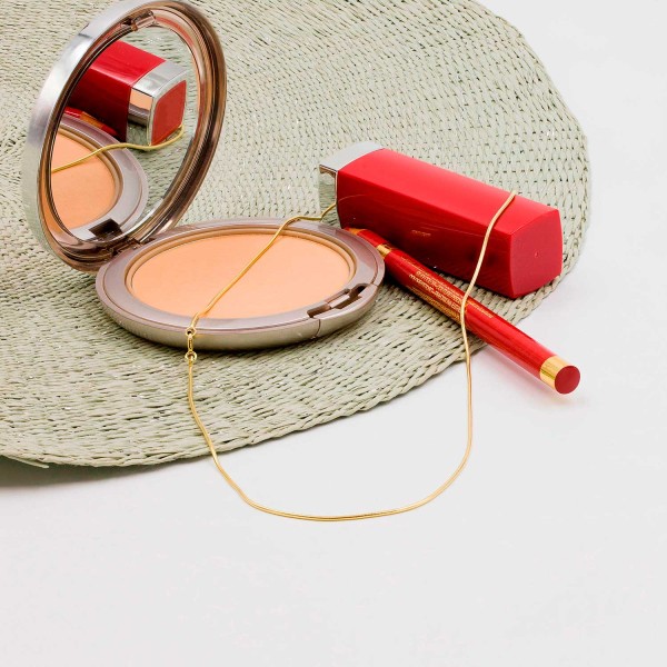 Goldkette als Schlangenkette in Gelbgold 333 / 8K, 42 cm lang, 1,1 mm breit, Gewicht ca. 3.8 g.