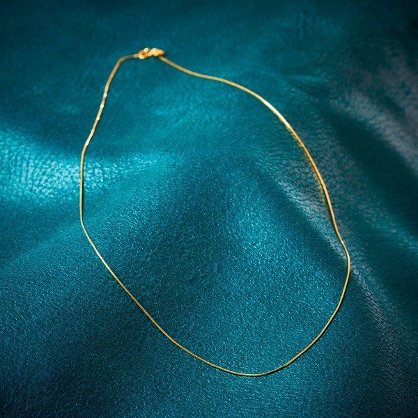 Goldkette als Schlangenkette diamantiert in Gelbgold 585 / 14K, 60 cm lang, 0,7 mm breit, Gewicht ca. 2.8 g.