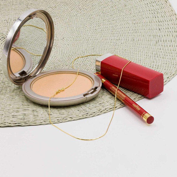 Goldkette als Schlangenkette diamantiert in Gelbgold 375 / 9 Karat, 50 cm lang, 0.7 mm breit, Gewicht ca. 2 g.