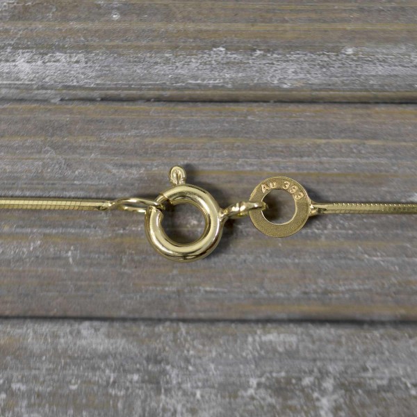 Goldkette als Schlangenkette diamantiert in Gelbgold 333 / 8K, 40 cm lang, 0,8 mm breit, Gewicht ca. 2.2 g.