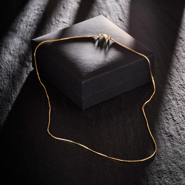 Goldkette als Schlangenkette diamantiert in Gelbgold 333 / 8K, 45 cm lang, 1 mm breit, Gewicht ca. 4.5 g.