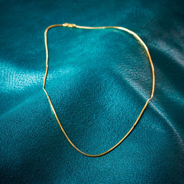 Goldkette als Schlangenkette diamantiert in Gelbgold 585 / 14K, 40 cm lang, 1 mm breit, Gewicht ca. 4.7 g.