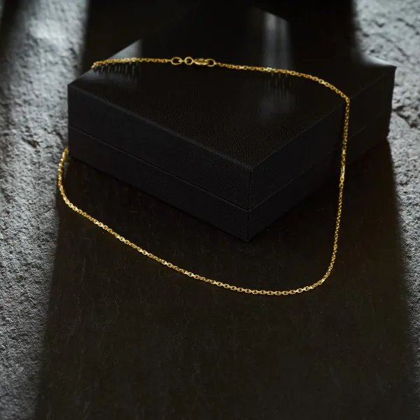 Goldkette als Ankerkette stirnseitig diamantiert in Gelbgold 585 / 14K, 50 cm lang, 1,3 mm breit, Gewicht ca. 4.5 g.