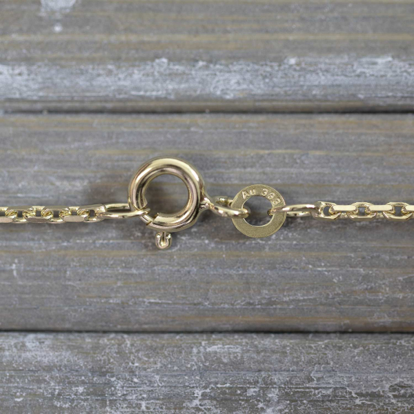 Goldkette als Ankerkette stirnseitig diamantiert in Gelbgold 333 / 8K, 60 cm lang, 1,3 mm breit, Gewicht ca. 4.3 g.