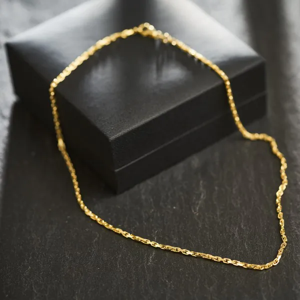 Goldkette als Ankerkette diamantiert in Gelbgold 375 / 9K, 50 cm lang, 2 mm breit, Gewicht ca. 9.3 g.