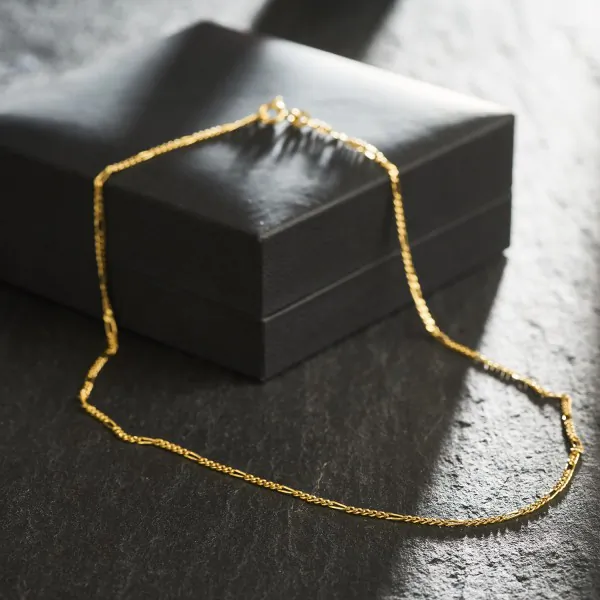 Goldkette als Figarokette diamantiert in Gelbgold 585 / 14K, 45 cm lang, 1,9 mm breit, Gewicht ca. 3.6 g.
