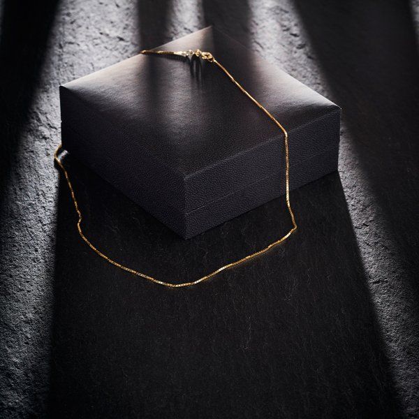 Goldkette als Venezianerkette in Gelbgold 333 / 8K, 36 cm lang, 0,8 mm breit, Gewicht ca. 1.5 g.